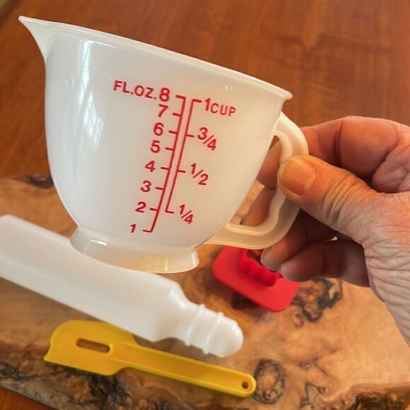 4 Piece Vintage Tupperware Mini Mix It Children's Mixing Set - Picture 2 of 4